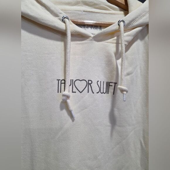 Swift Eras Tour Fearless Hand Heart Photo Hoodie Beige Cream Sz 2X Sweatshirt - Picture 5 of 9